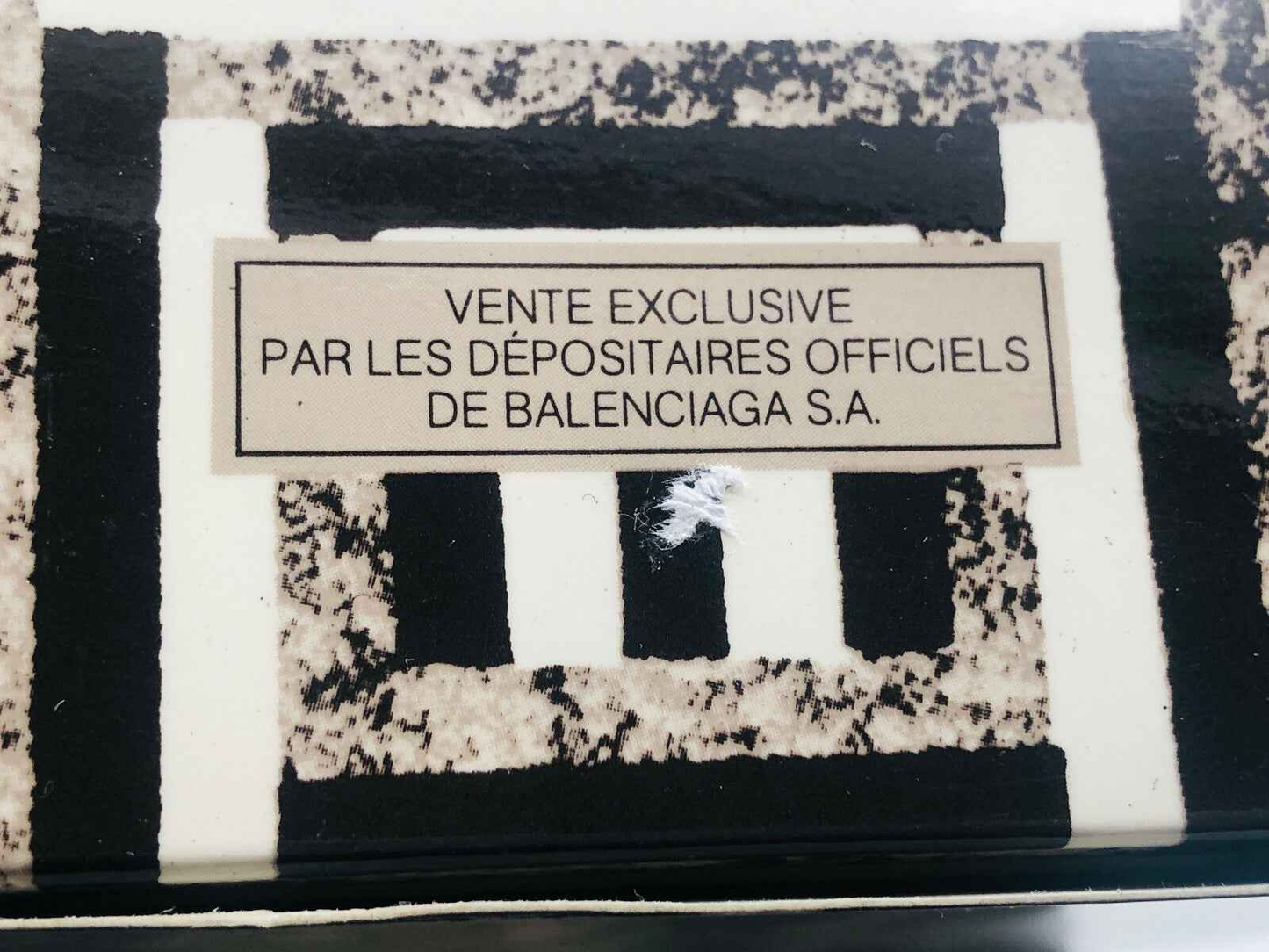 Etichetta Balenciaga Cialenga Vintage con design esclusivo in bianco e nero per collezionisti