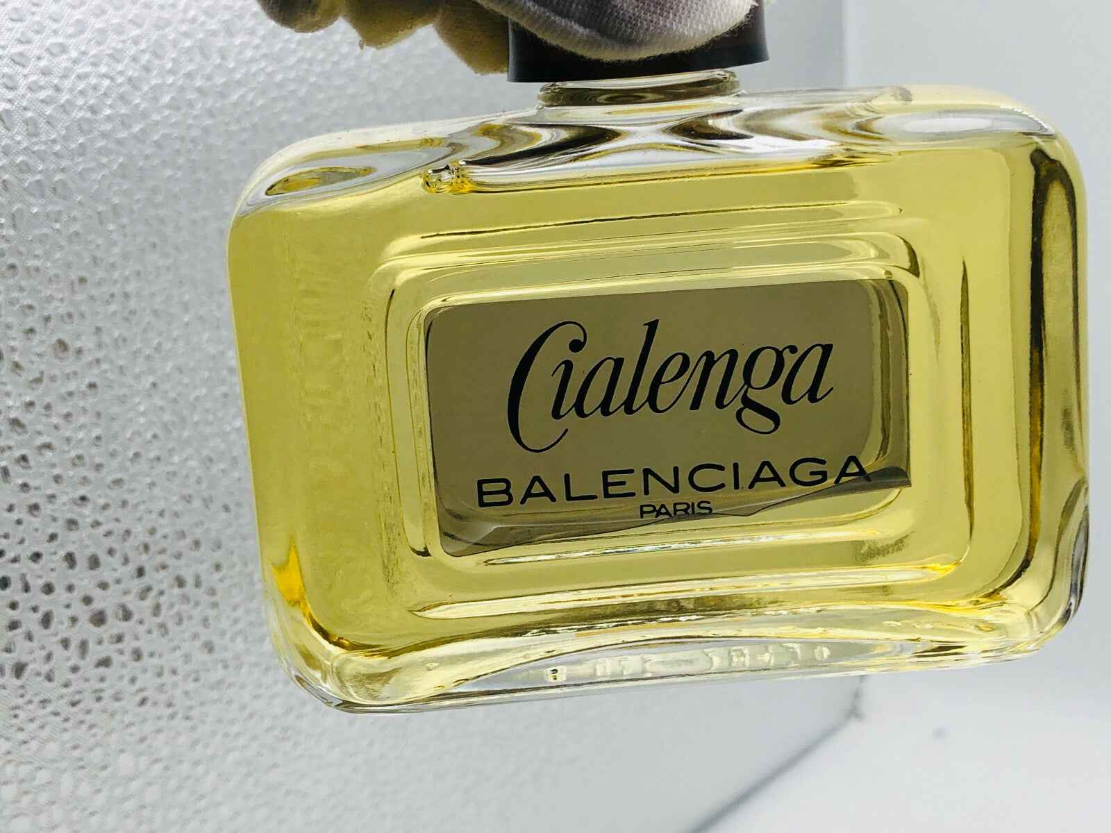 Profumo Balenciaga Cialenga Vintage in bottiglia elegante con etichetta nera e dorata