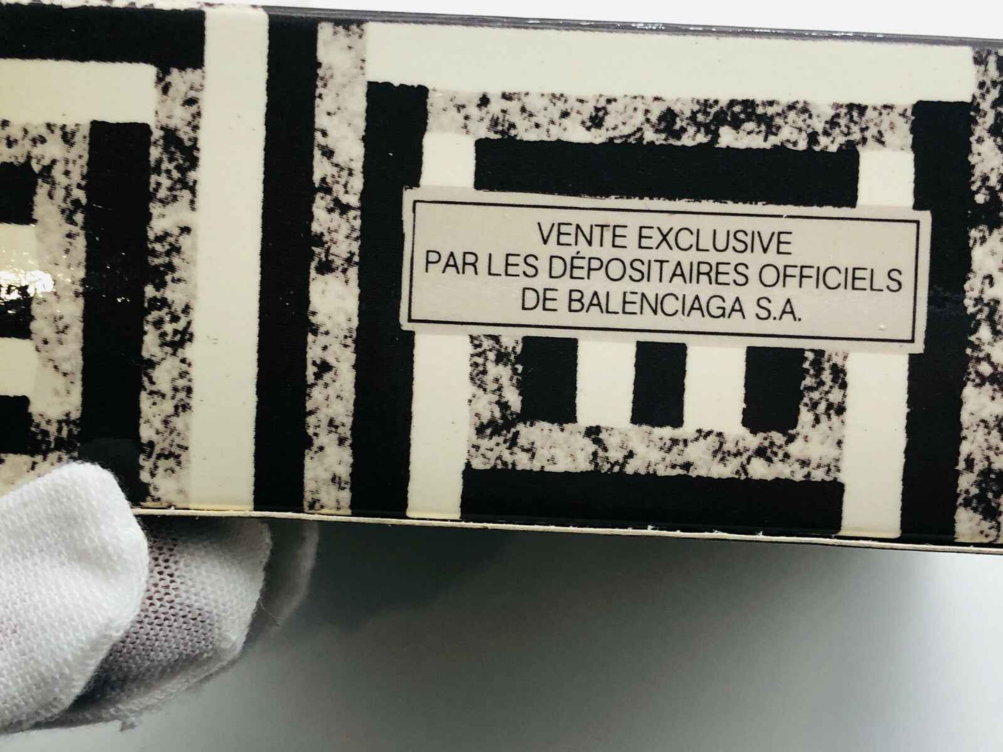 Scatola del Profumo Balenciaga Cialenga Vintage con design geometrico esclusivo in bianco e nero
