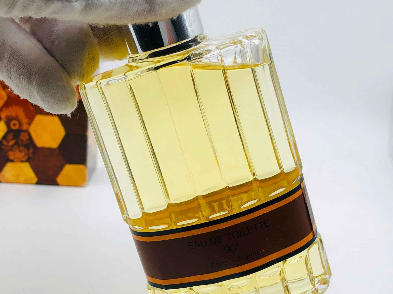 Profumo Balenciaga Ho Hang in flacone elegante con etichetta Eau de Toilette per un aroma sofisticato