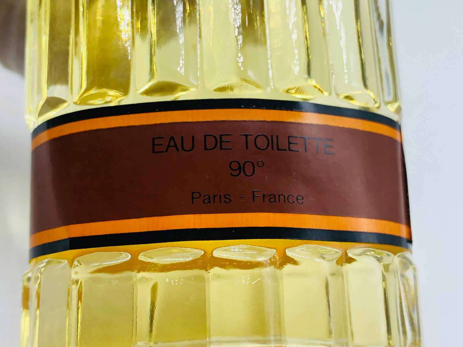 Profumo Balenciaga Ho Hang in flacone elegante con etichetta EAU DE TOILETTE 90°