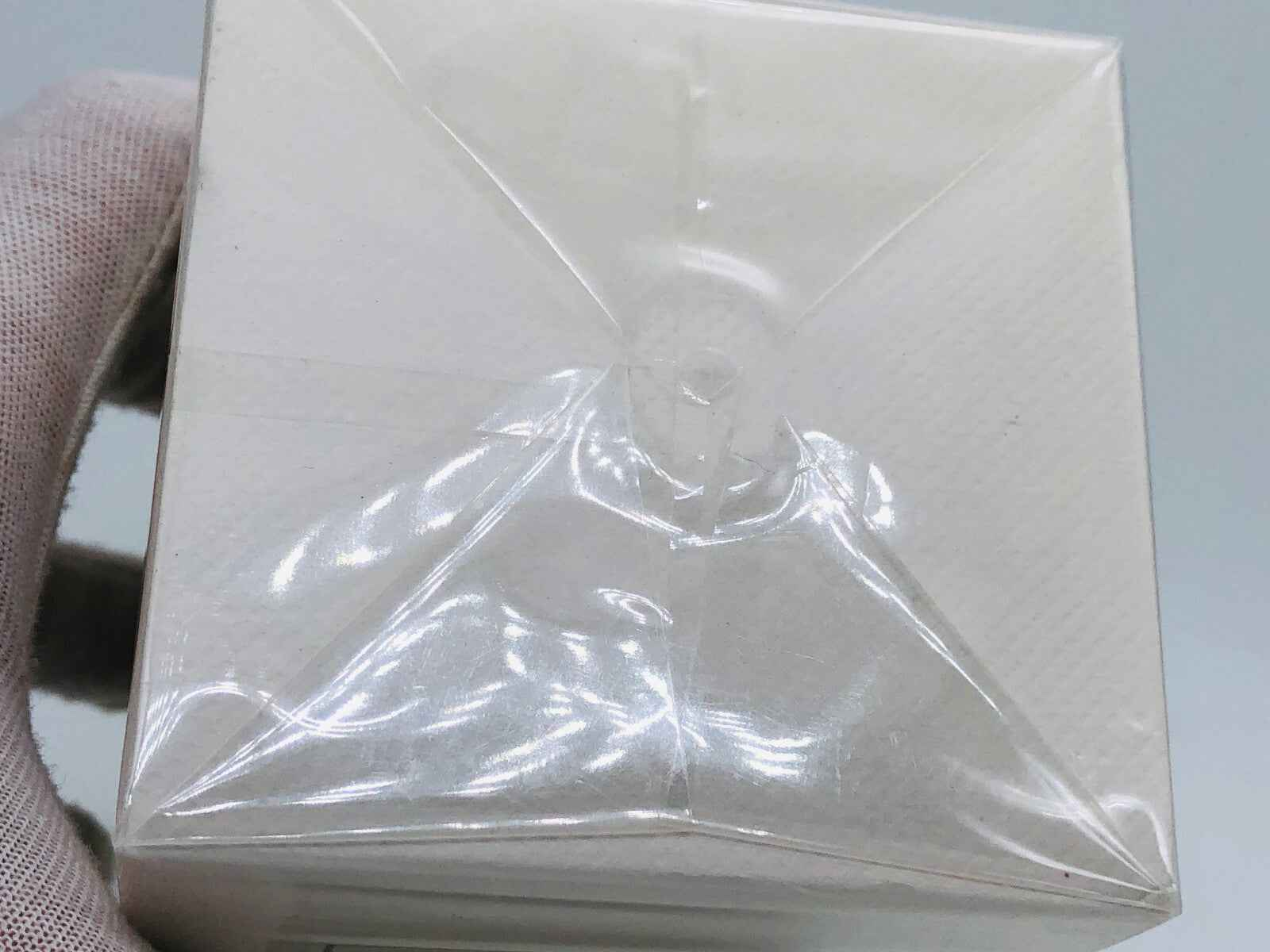 Scatola del profumo Balmain Ambre Gris Vintage con design elegante e confezione trasparente