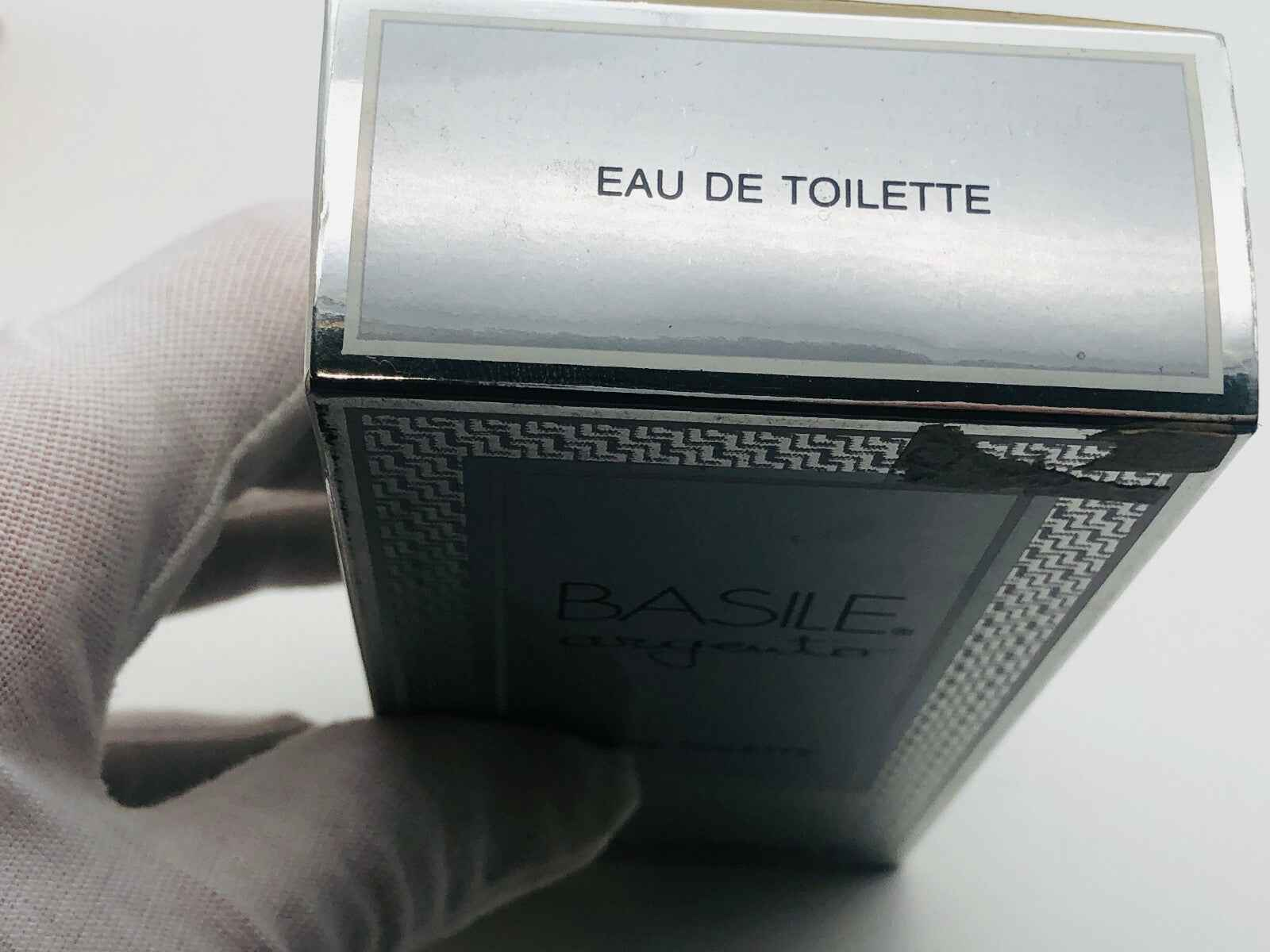 Scatola di profumo Basile Argento Eau de Toilette con design elegante e dettagli metallici