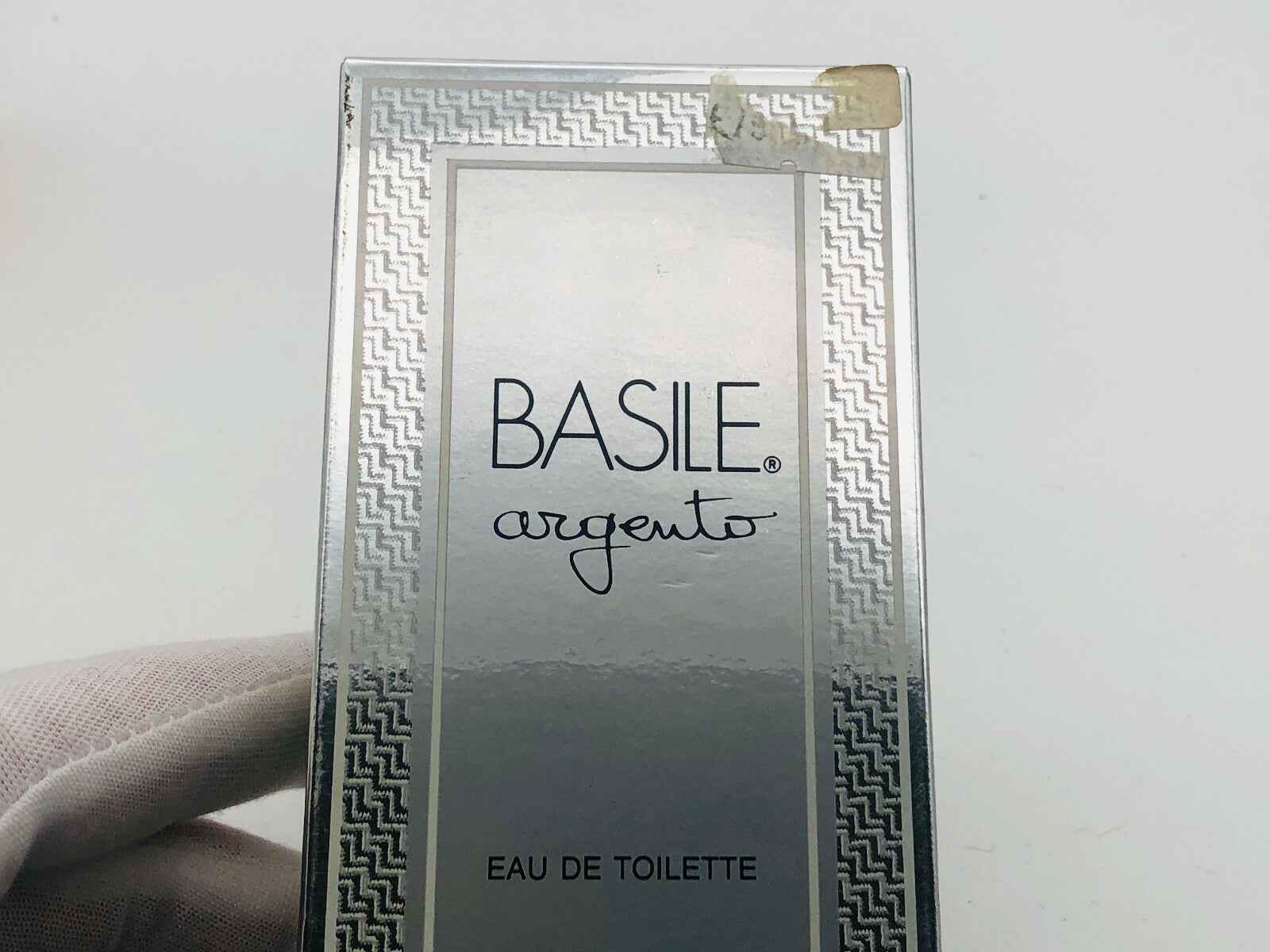 Scatola di profumo Basile Argento in elegante design argentato con scritta in rilievo