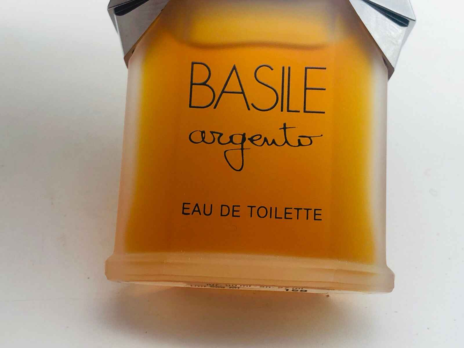 Flacone di profumo Basile Argento Vintage con elegante etichetta e tonalità dorata