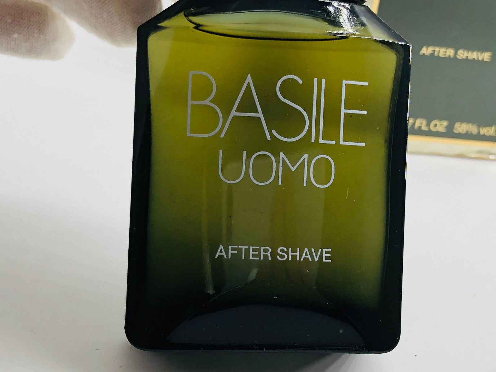 Flacone di dopobarba Basile Uomo Vintage con etichetta elegante e design unico