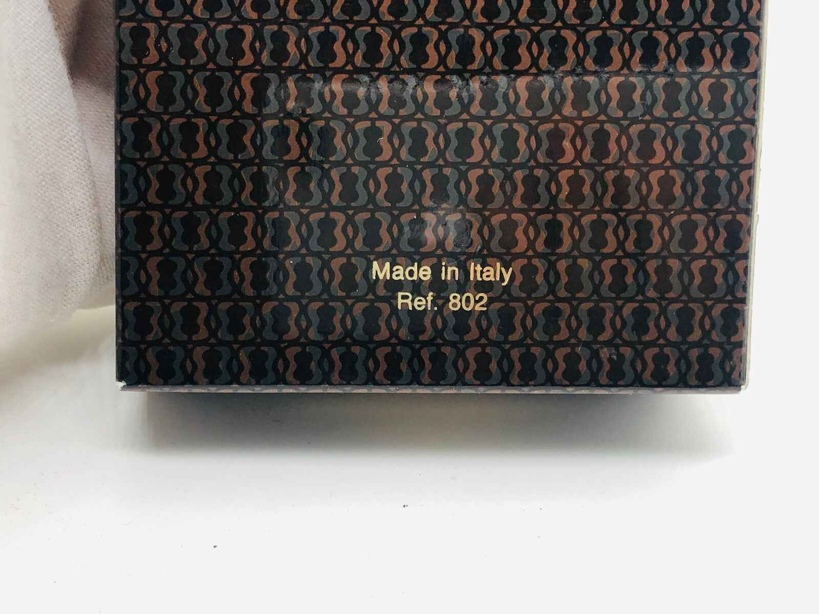 Scatola di Borsalino Pour Homme Vintage con design elegante, realizzata in Italia.