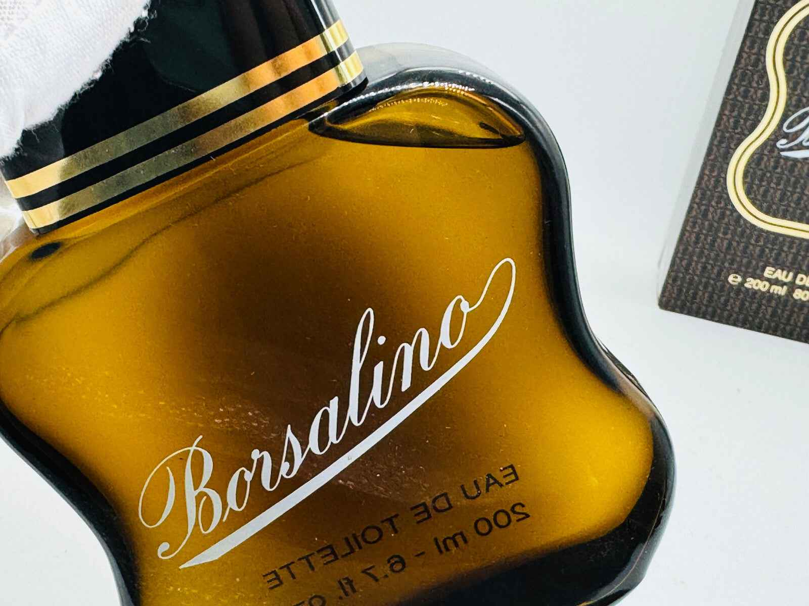 Flacone di Profumo Borsalino Uomo Vintage con eleganti dettagli dorati e etichetta distintiva