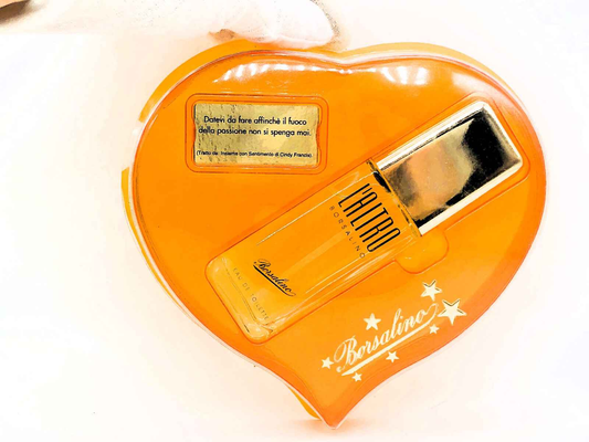 Profumo Borsalino Vintage in flacone giallo su scatola a forma di cuore con dettagli dorati