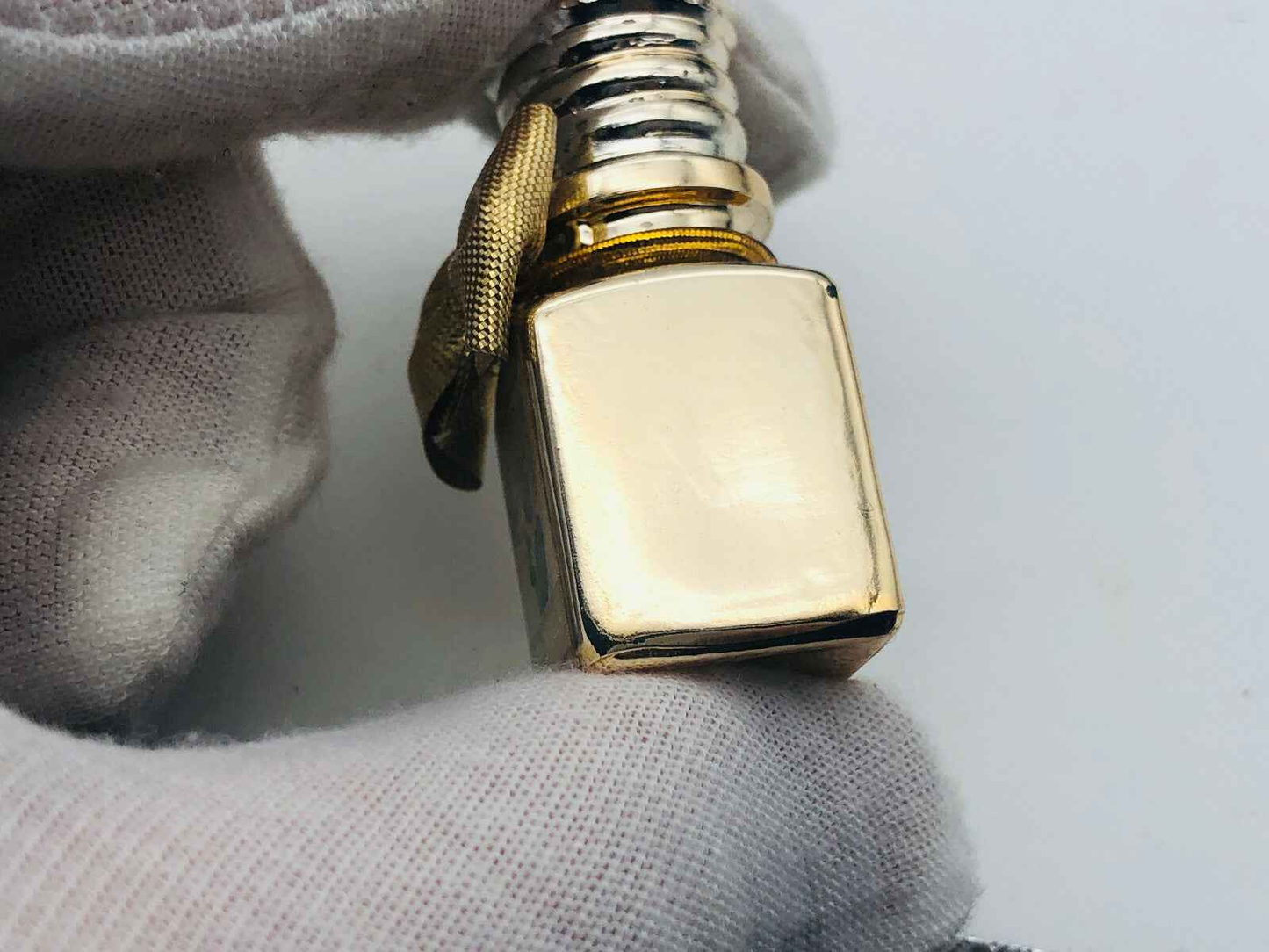 BORSARI ESTRATTI PARFUM Vintage in un elegante flacone dorato con dettagli raffinati