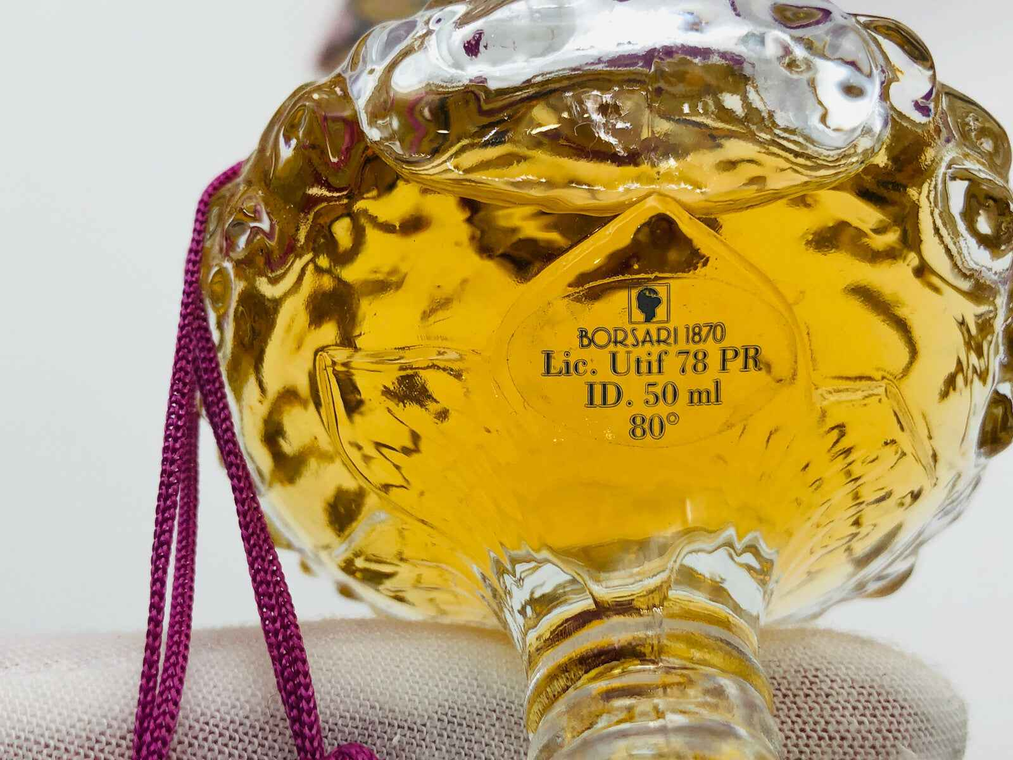 Bottiglia di profumo vintage Borsari da 50 ml con design elegante e profumo unico