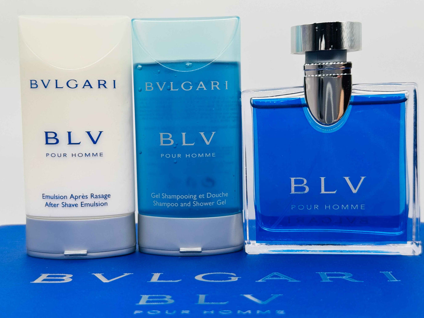 Set Bulgari Blu Pour Homme con profumo e prodotti per la cura del corpo in confezione elegante