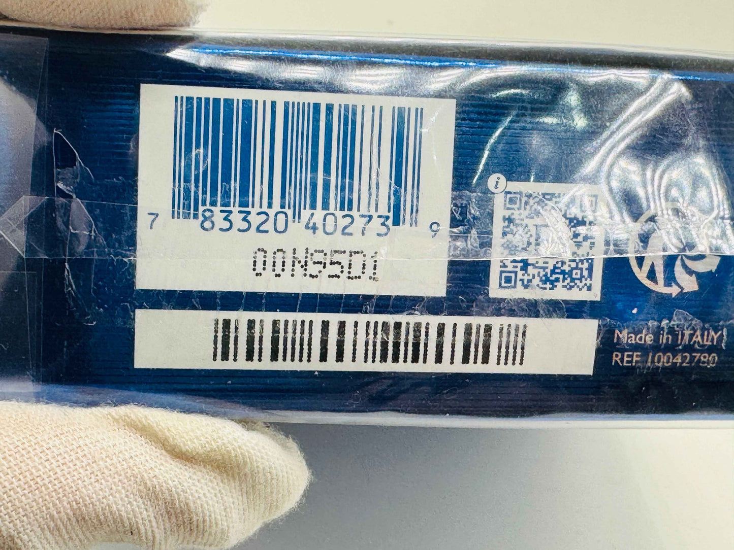 Scatola del profumo Bulgari Blu Pour Homme con codice a barre e dettagli del prodotto