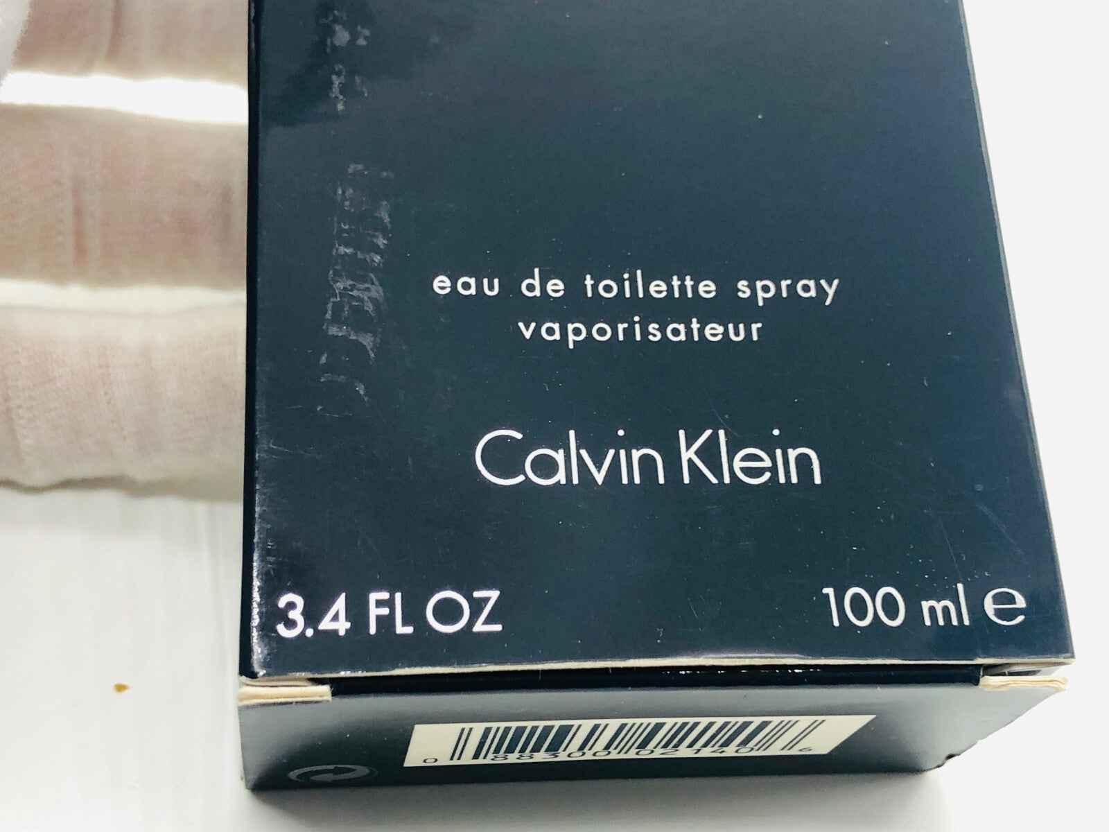 Scatola del profumo Calvin Klein Vintage Eau de Toilette Spray da 100 ml con design elegante