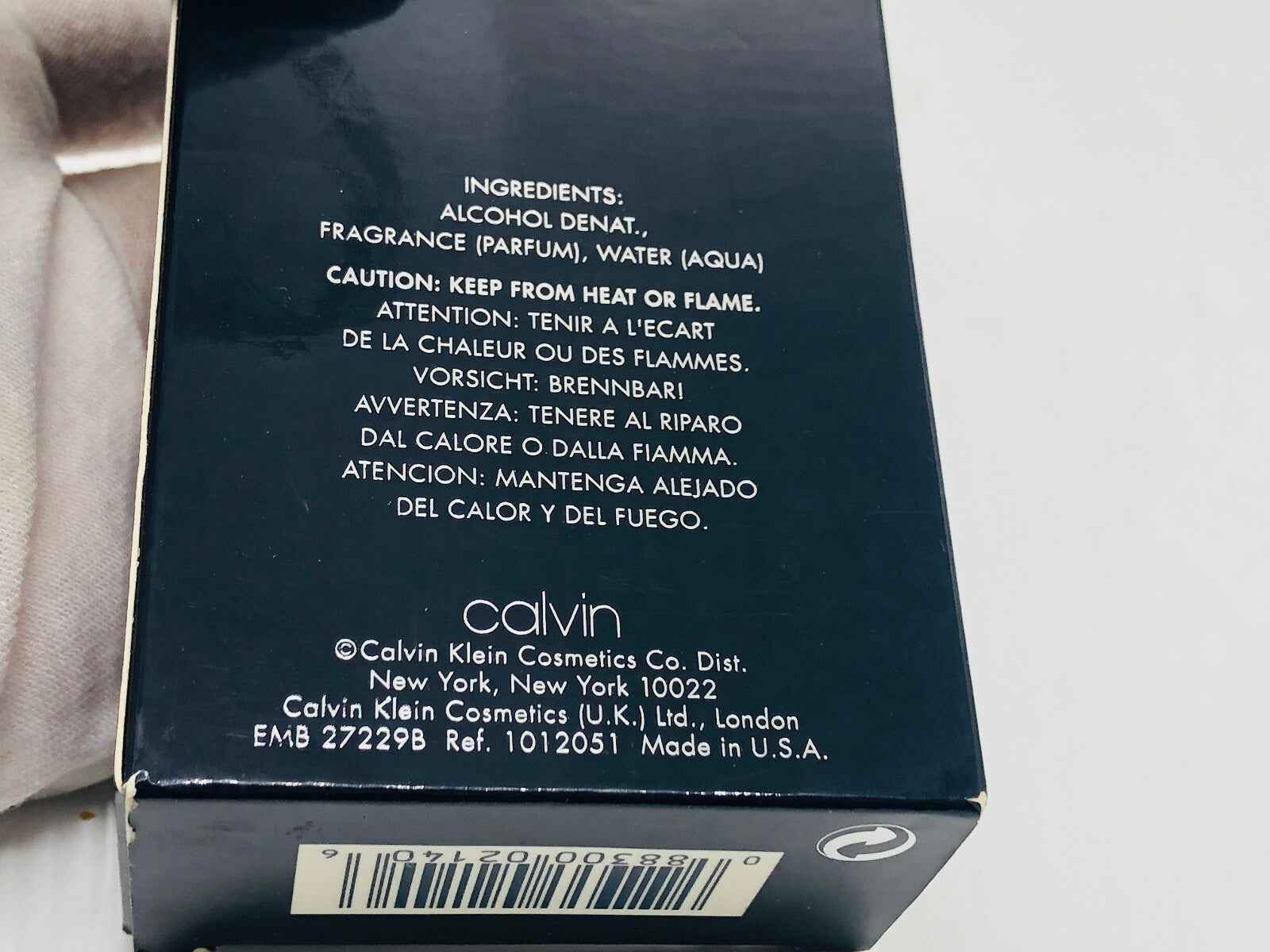 Scatola del profumo Calvin Klein Vintage con ingredienti e avvertenze sul retro
