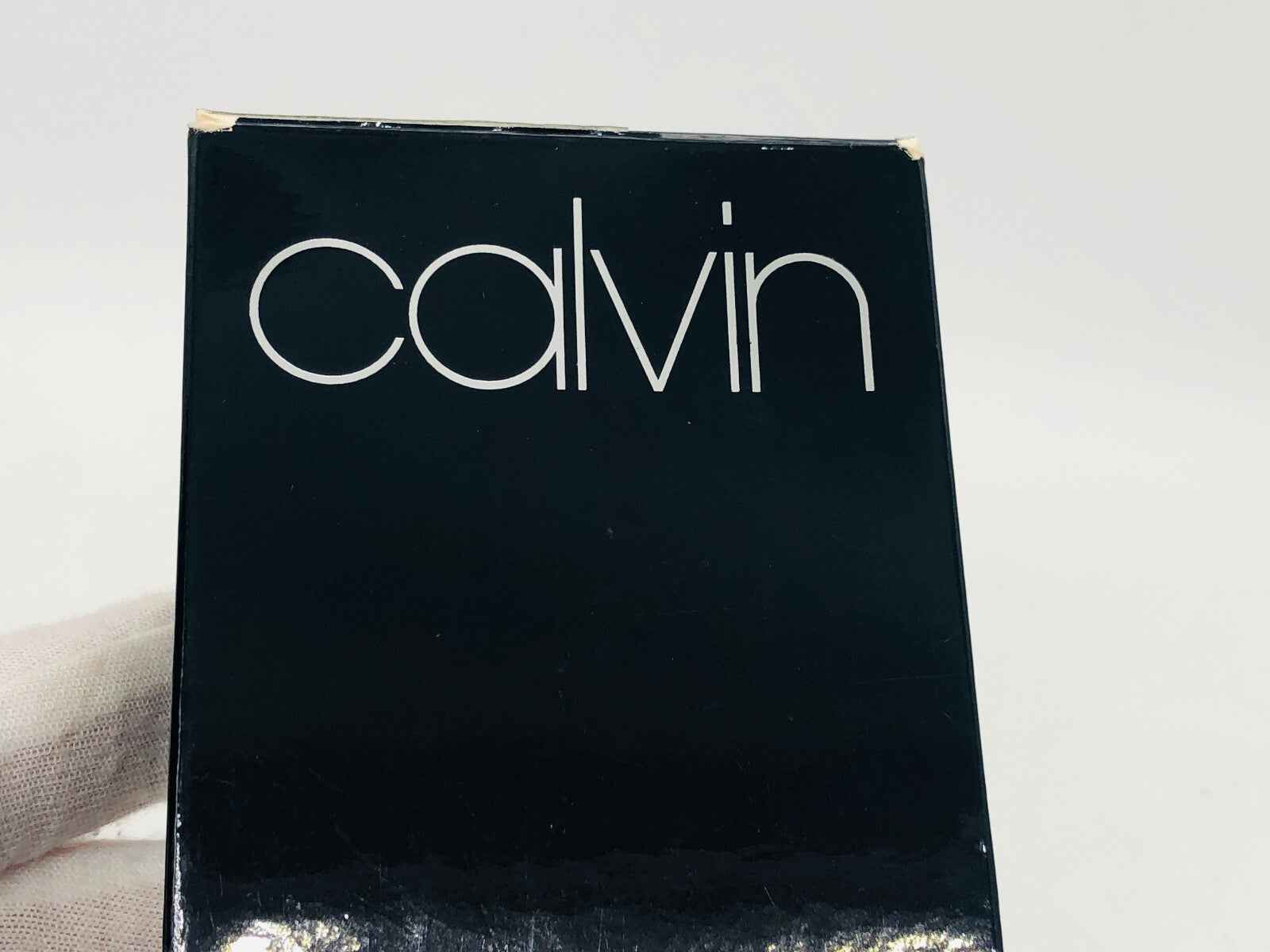 Scatola del profumo Calvin Klein Vintage con design elegante e logo distintivo