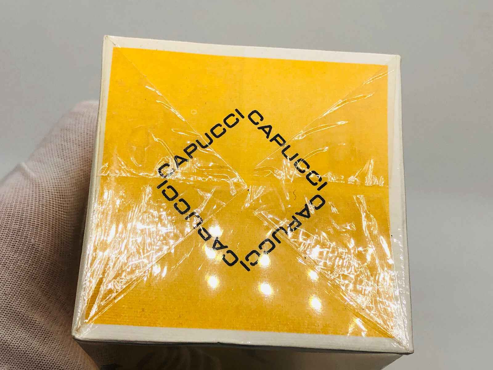 Scatola originale Capucci Graffiti Vintage con logo e rimanente pellicola di protezione