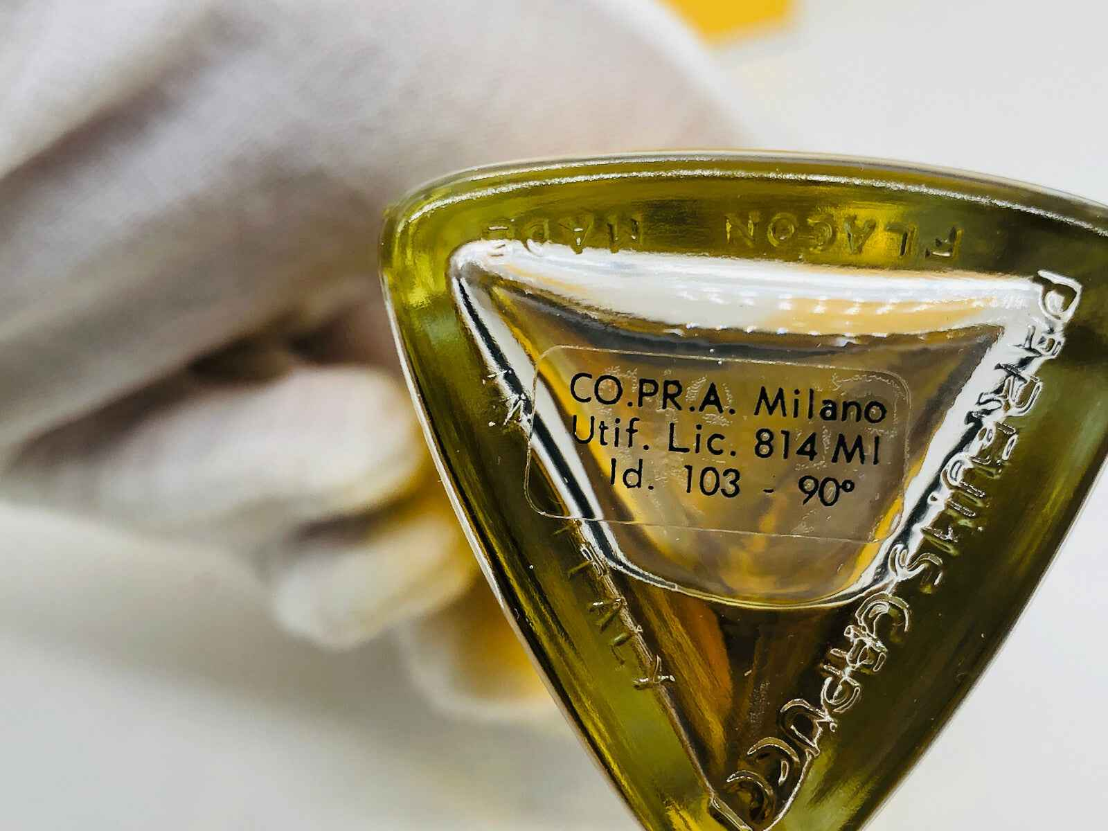 Bottiglia di profumo Capucci Graffiti Vintage con etichetta d'epoca e design unico