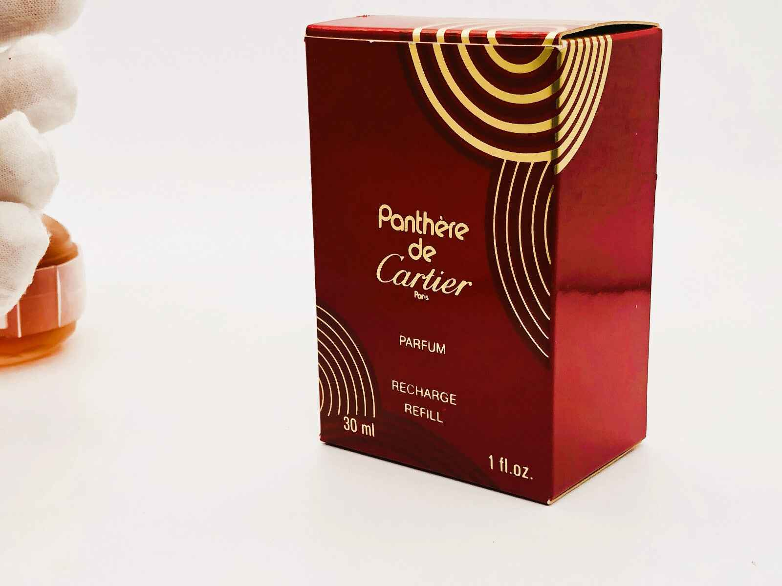 Scatola di Panthère Cartier Parfum Vintage da 30 ml con design elegante e classico