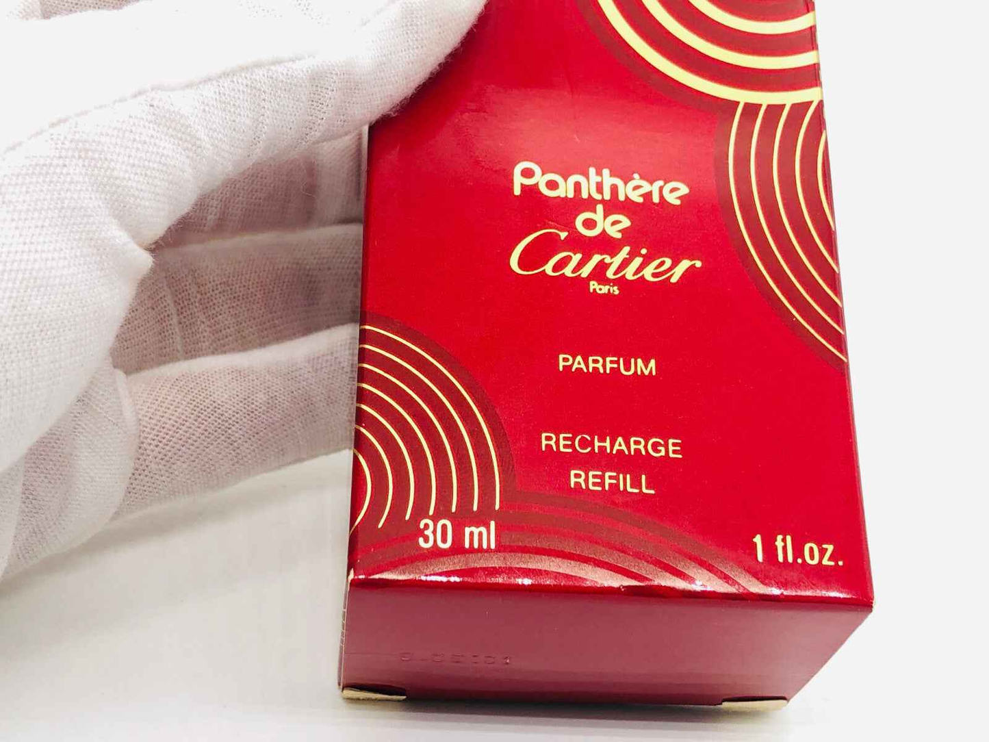 Confezione vintage del profumo Panthère Cartier Parfum 30ml con design elegante e ricaricabile
