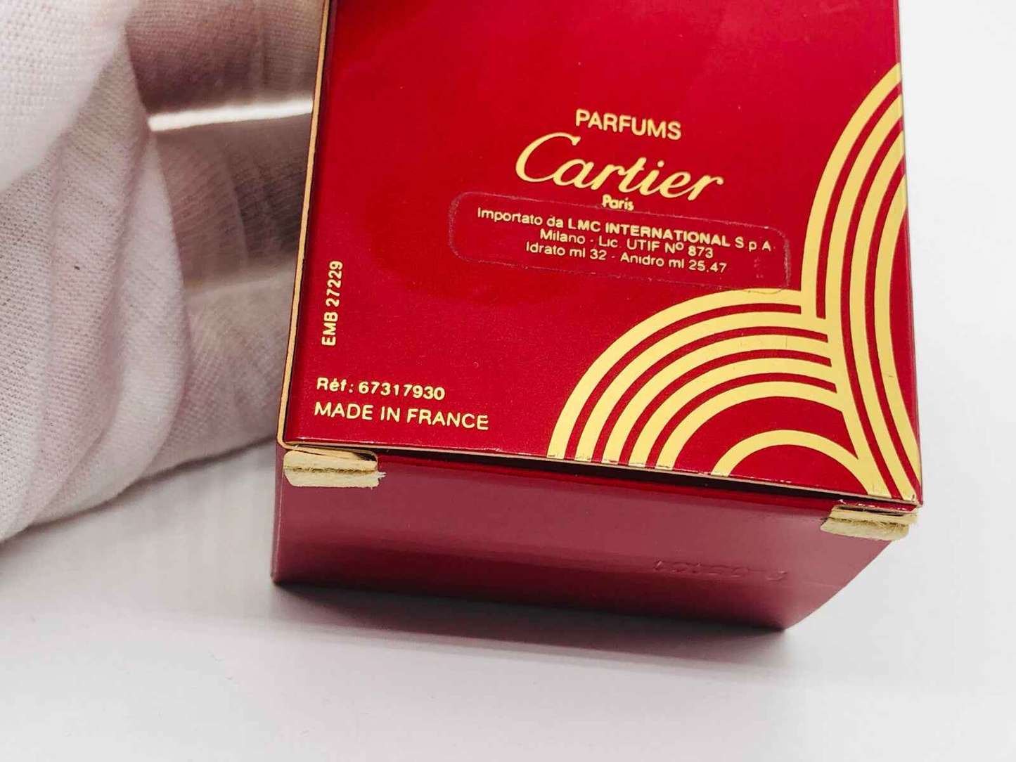 Scatola di Parfum Panthere Cartier Parfum Vintage con design elegante in rosso e dettagli dorati