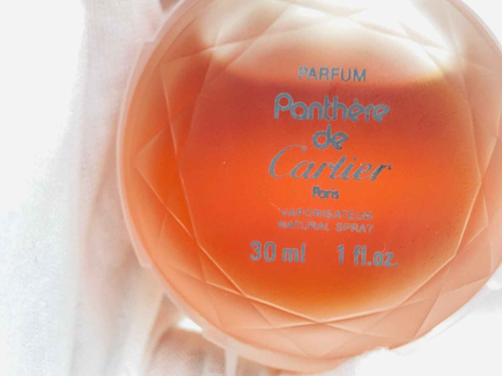 Flacone di profumo vintage Panthere Cartier Parfum da 30 ml con elegante design in vetro
