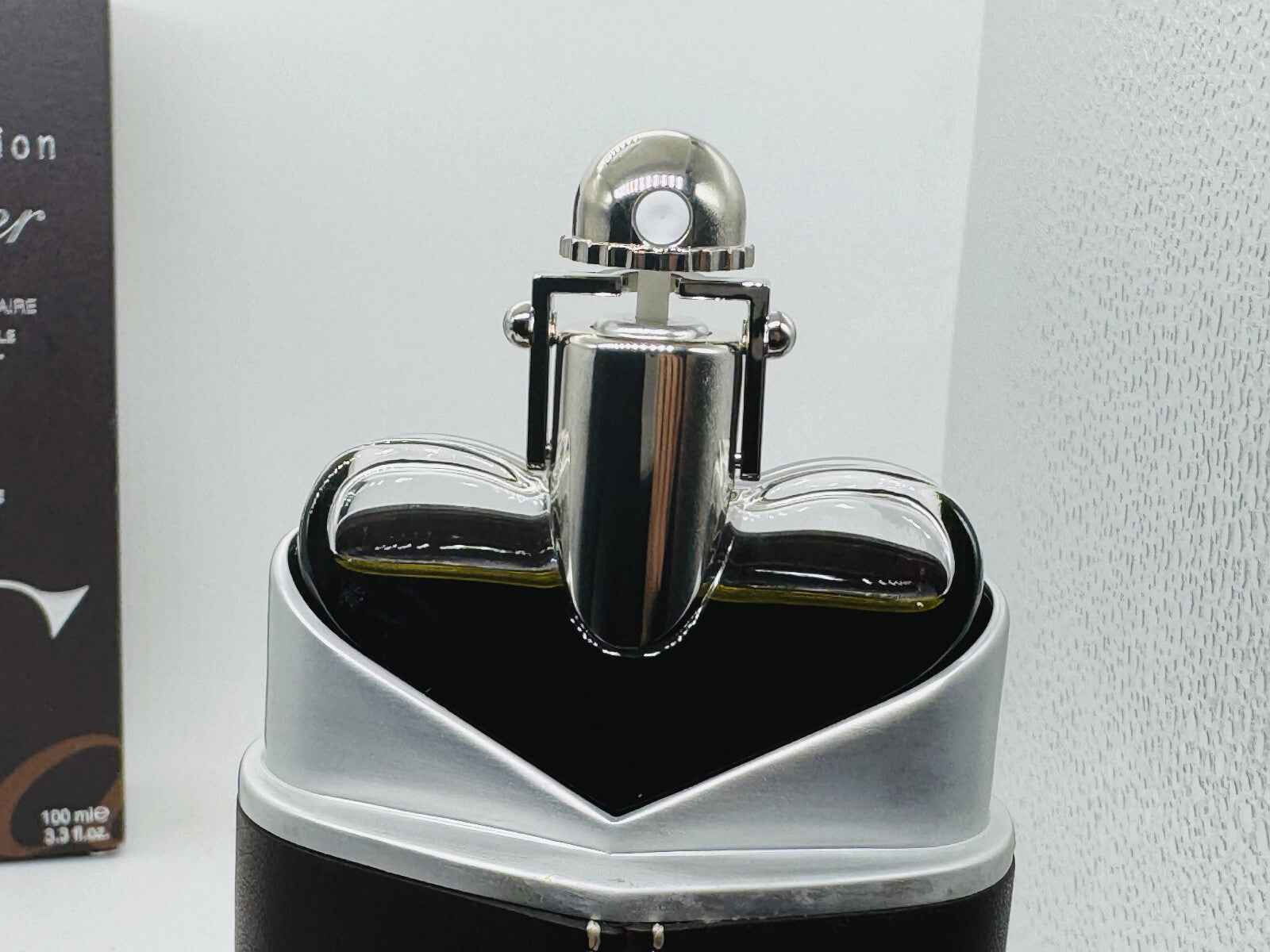 Flacone di profumo Cartier Declaration con design elegante e erogatore inox lucido