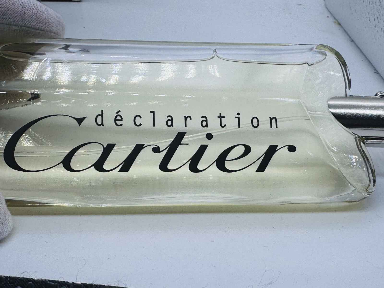 Flacone di profumo Cartier Declaration con etichetta elegante e design semplice