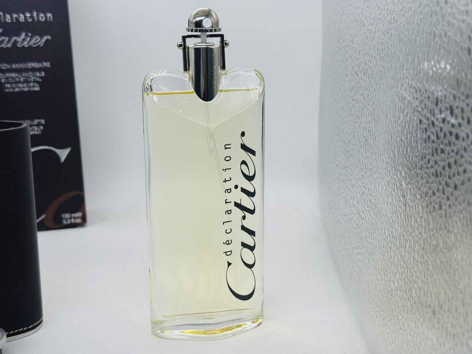 Flacone di profumo Cartier Declaration con design elegante e vetro trasparente