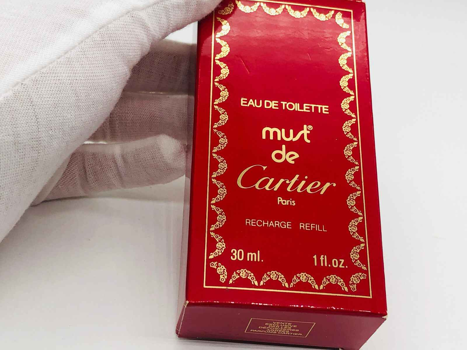 Scatola di profumo Must De Cartier Vintage da 30 ml con design elegante e dettagli dorati