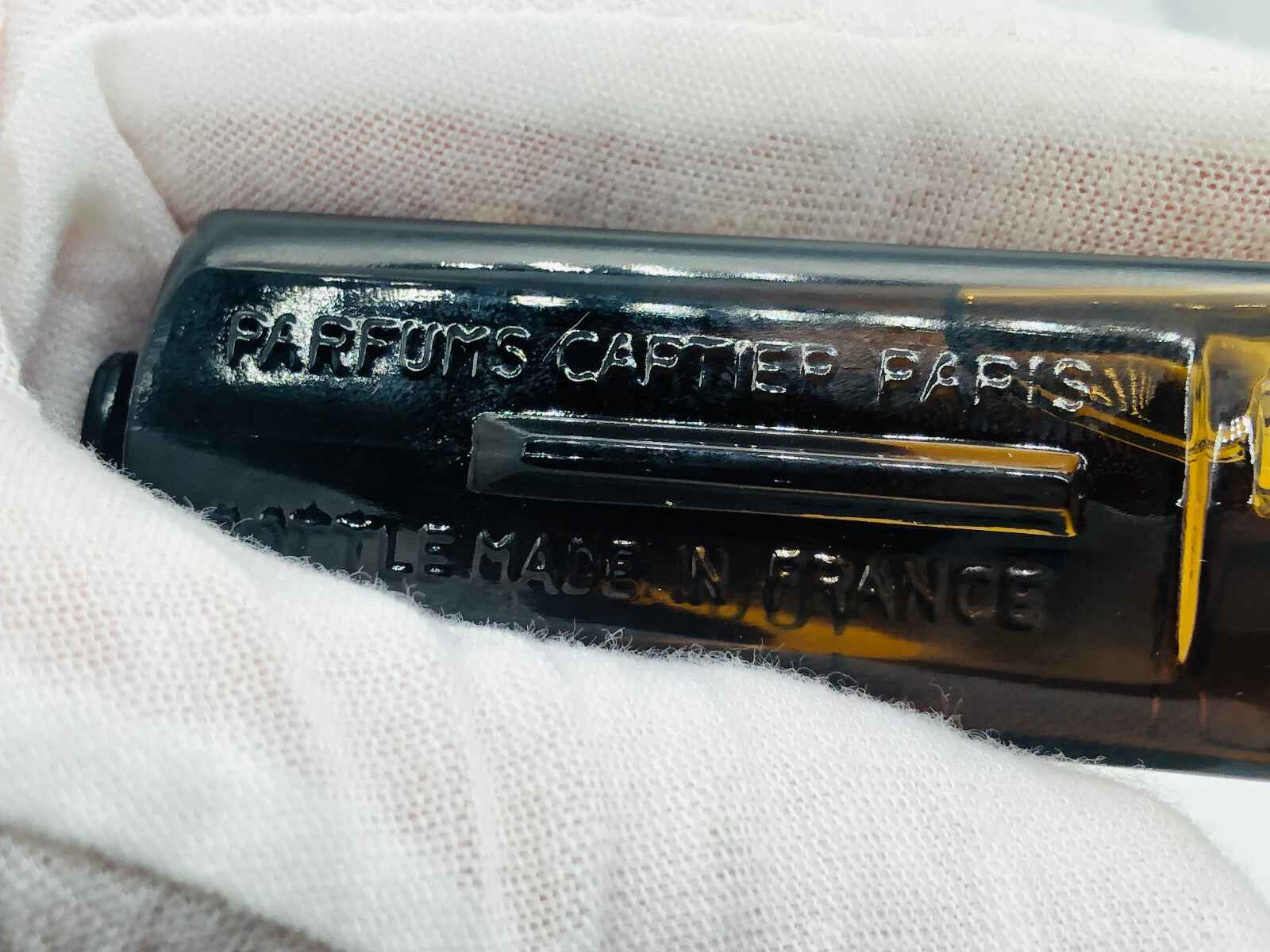Flacone di profumo Must De Cartier Vintage con dettagli raffinati e design elegante, Made in France