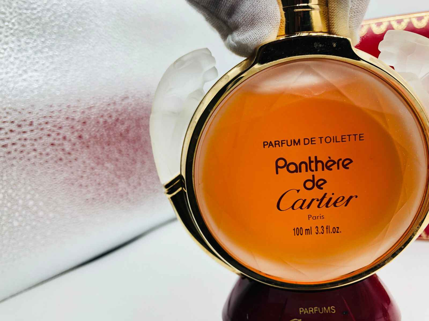Flacone di profumo Panthere Cartier Vintage da 100 ml con design elegante e tonalità dorate