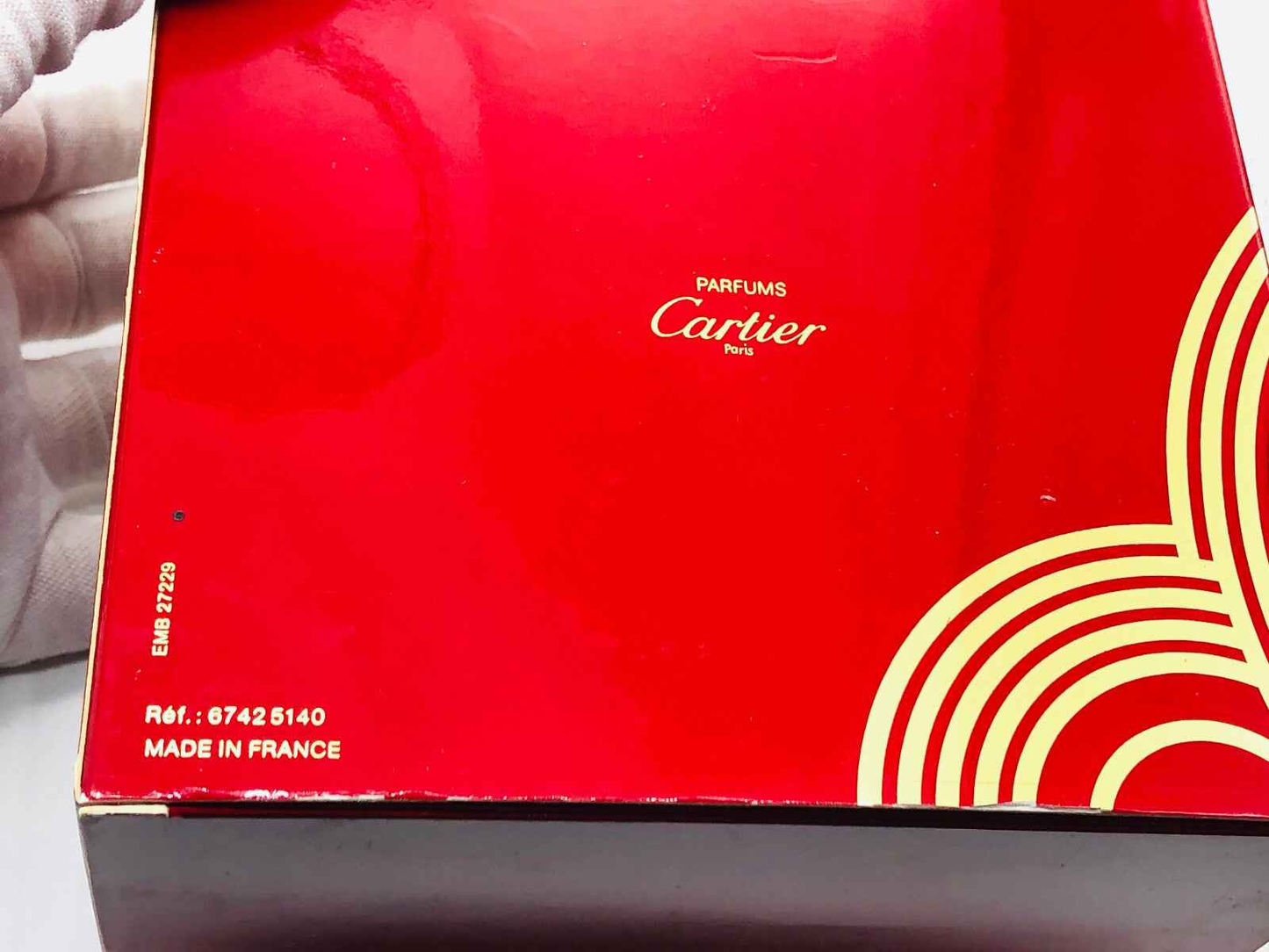 Scatola rossa vintage del profumo Panthere Cartier con dettagli dorati e logo Cartier