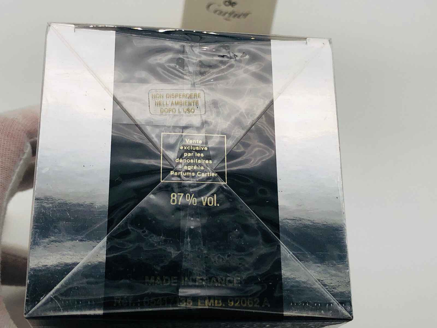 Scatola del profumo Pasha Cartier con design elegante e informazioni sul prodotto in evidenza