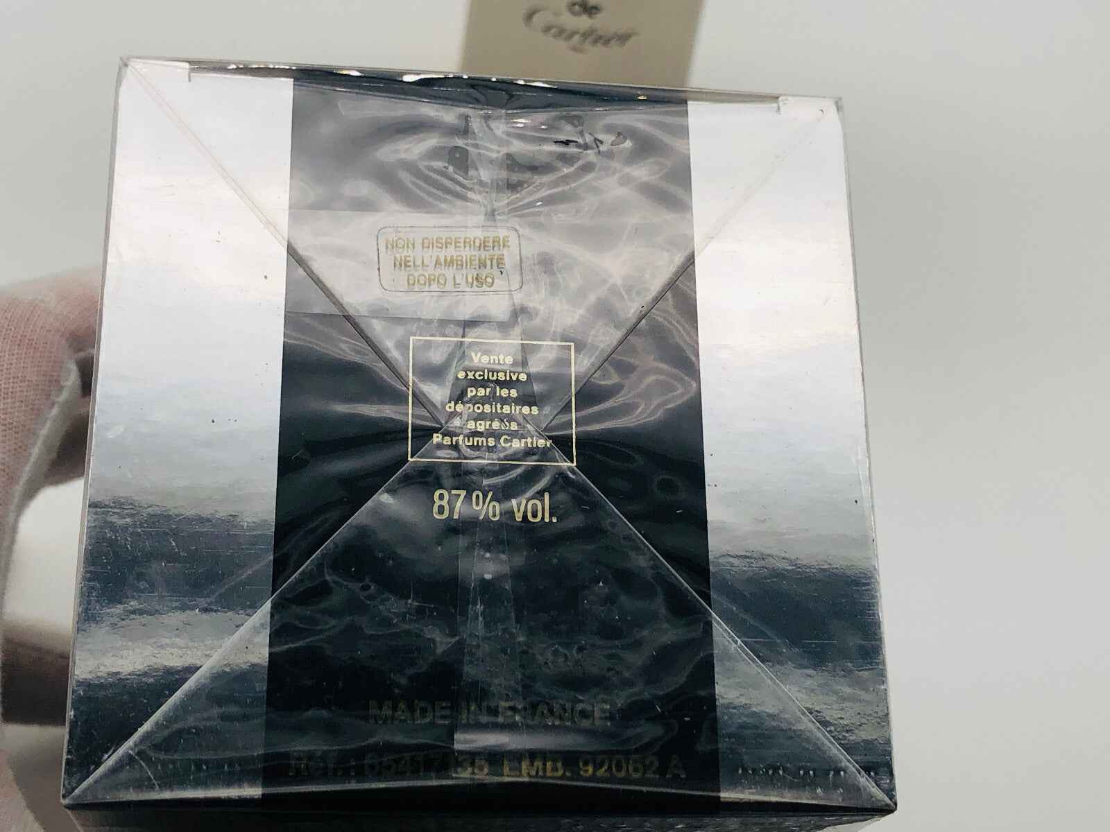 Scatola del profumo Pasha Cartier con design elegante e informazioni sul prodotto in evidenza