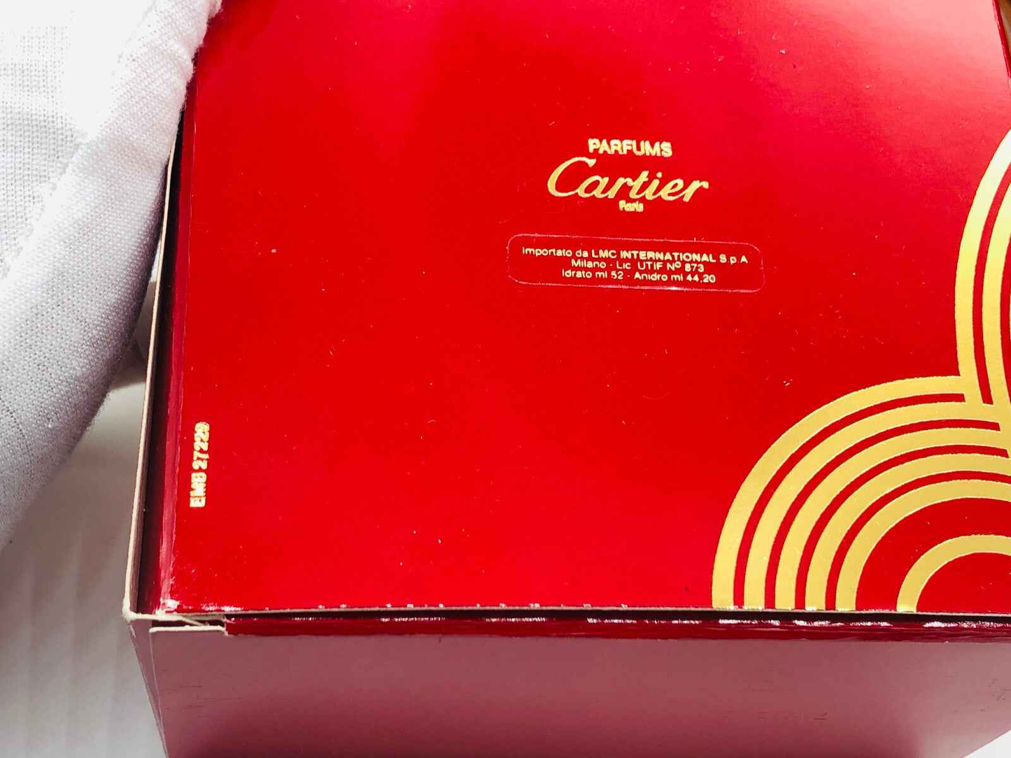 Scatola del profumo Vintage Panthere Cartier con design elegante e logo dorato