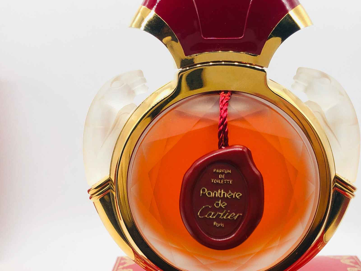 Flacone di profumo vintage Panthere Cartier con un design elegante e raffinato, perfetto per collezionisti