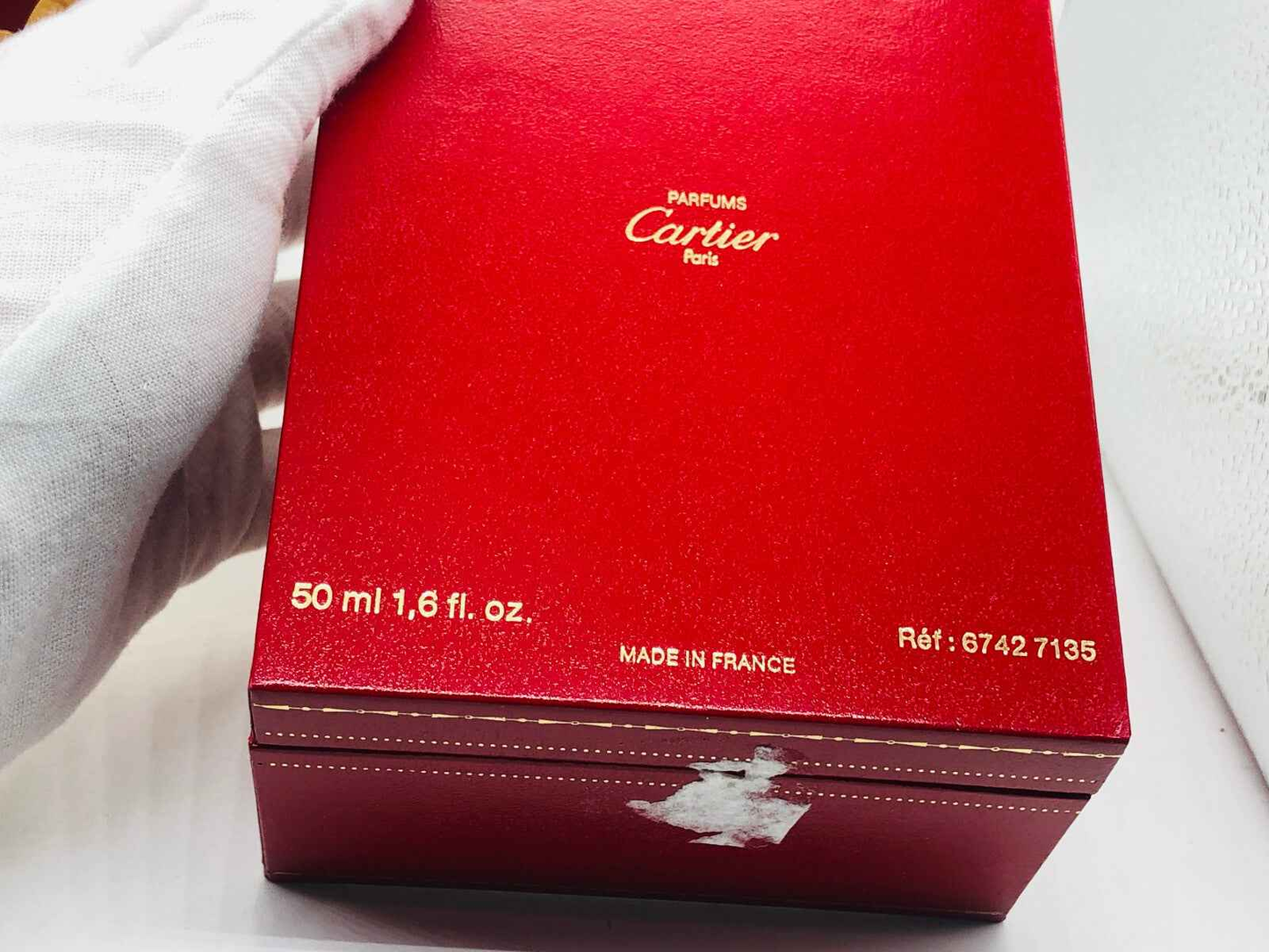 Scatola rossa di Profumo Vintage Panthere Cartier da 50 ml con dettagli dorati e scritta Cartier