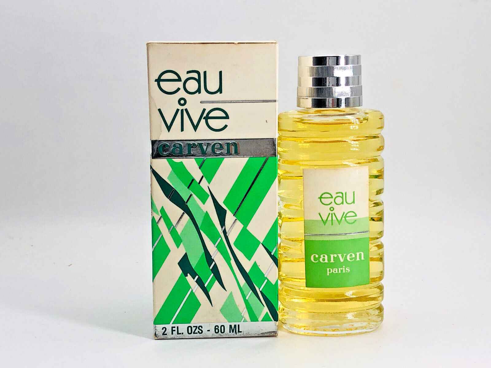 Flacone di Eau Vive Carven Profumo Vintage da 60 ml con confezione originale e design retrò