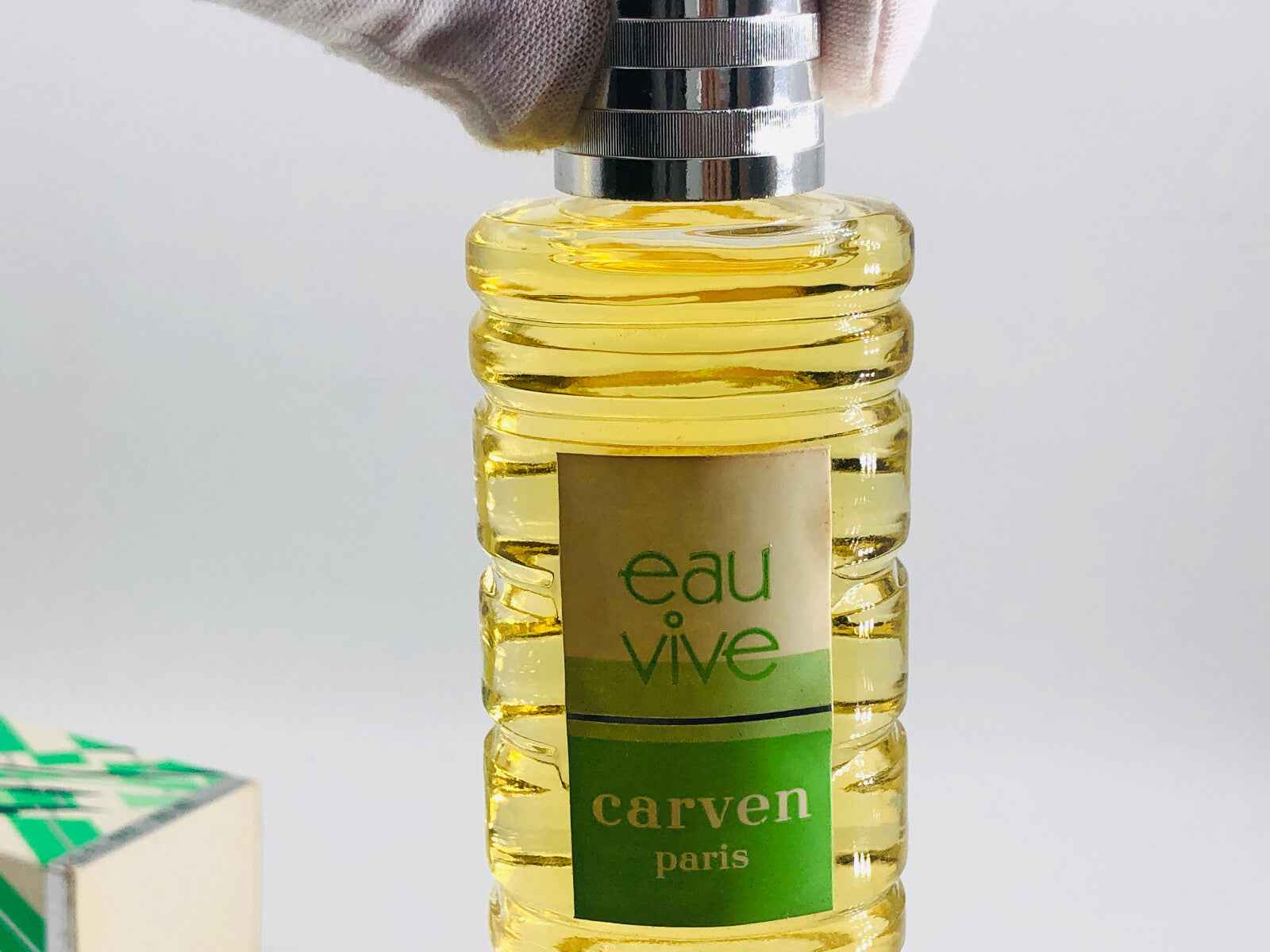 Flacone di profumo Eau Vive Carven Profumo Vintage con design elegante in vetro trasparente