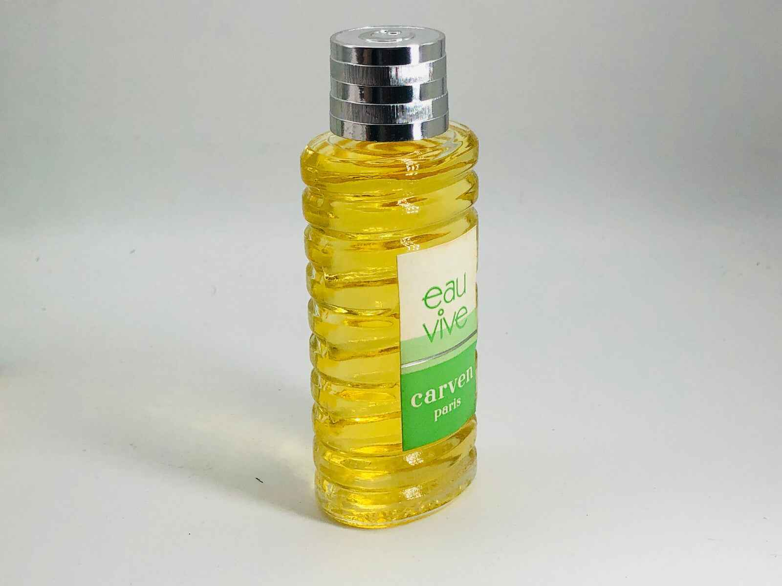 Eau Vive Carven Profumo Vintage in flacone trasparente con design vintage e colore giallo brillante