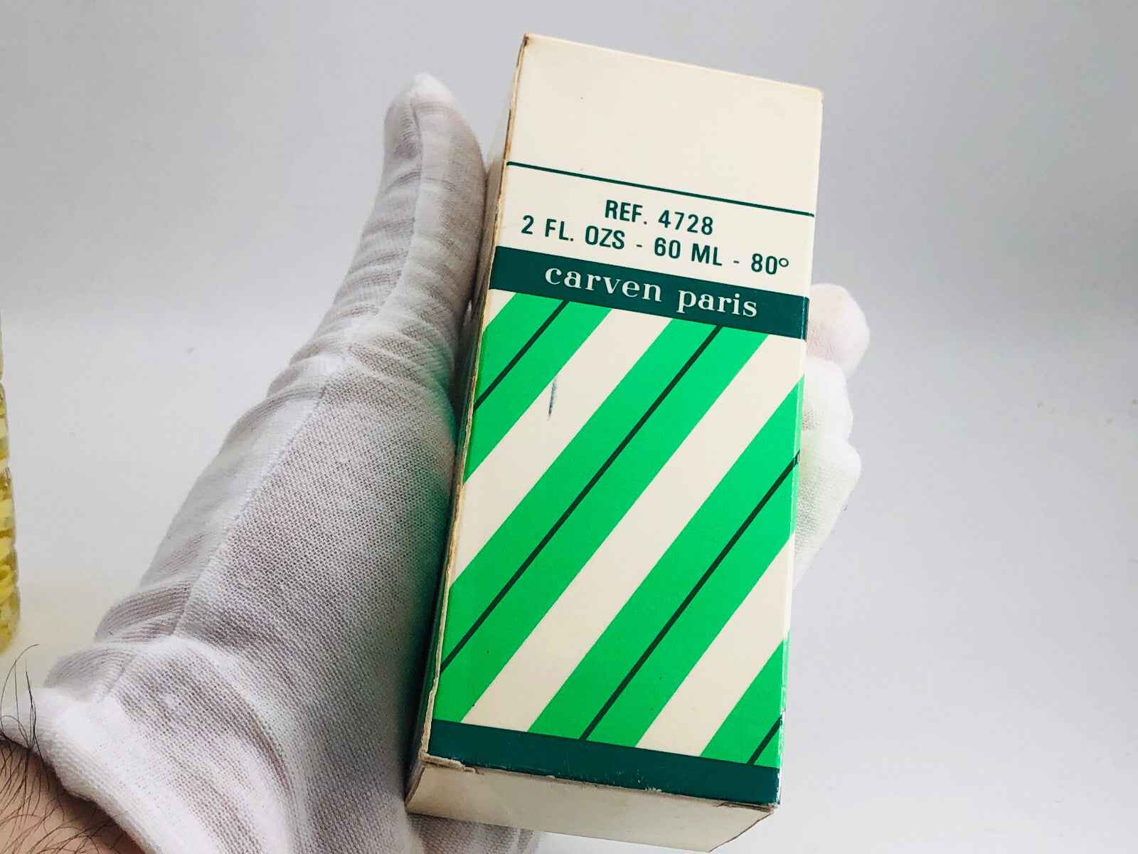 Scatola vintage di Eau Vive Carven Profumo 60 ml con design a righe verdi