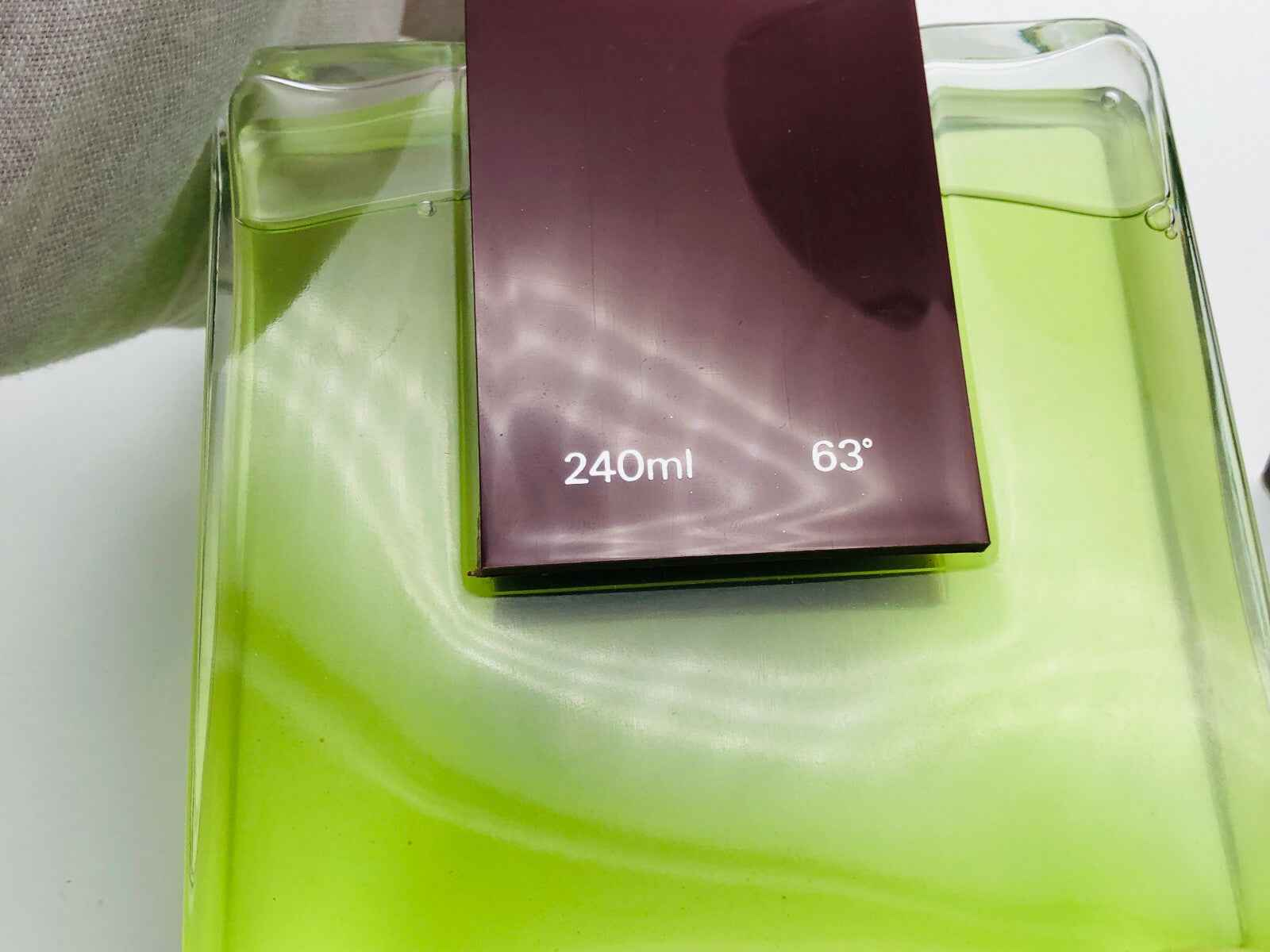 Profumo Carven Monsieur Vintage con flacone da 240 ml e tonalità verde brillante