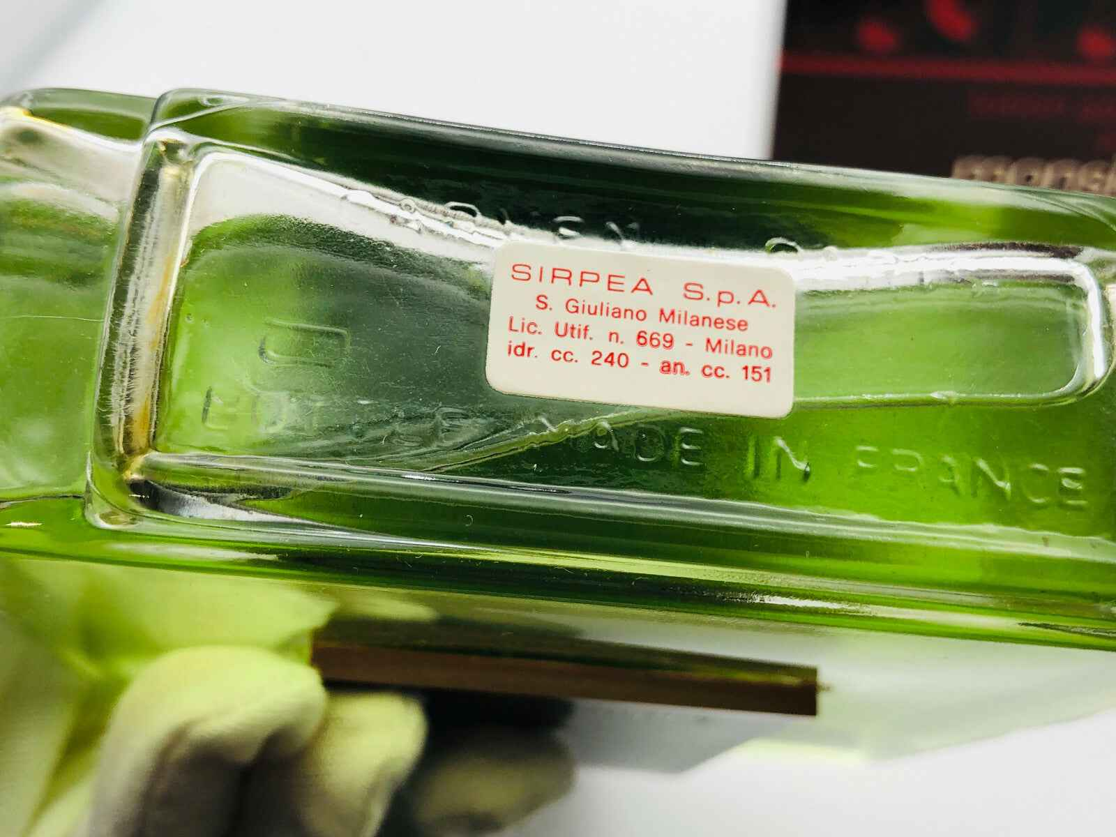 Bottiglia di profumo Carven Monsieur Vintage con etichetta identificativa SIRPEA S.P.A.