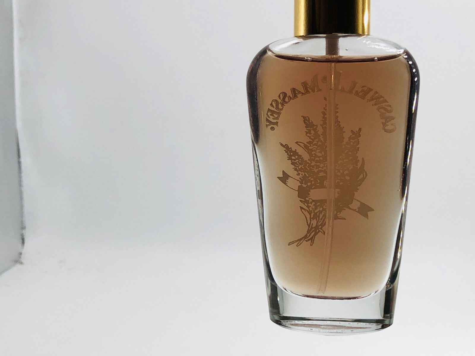 Flacone profumo Caswell Massey English Lavender con design elegante e distintivo.