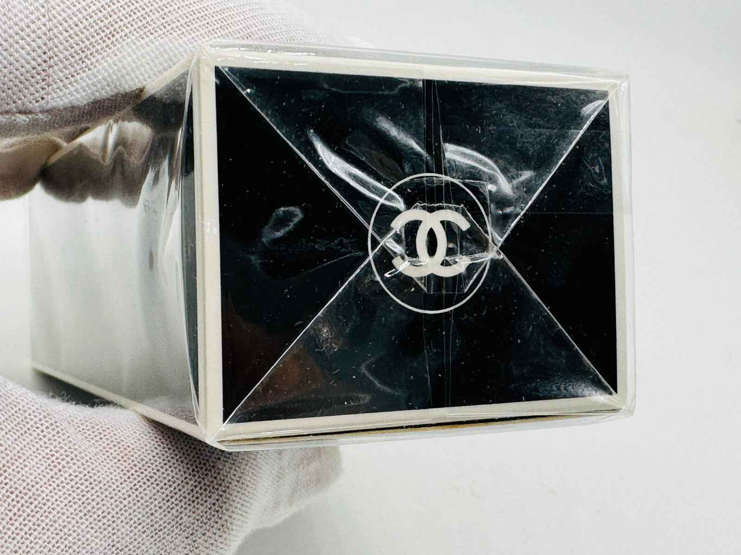 Scatola del Profumo Egoiste Chanel Vintage con logo CHANEL e design elegante