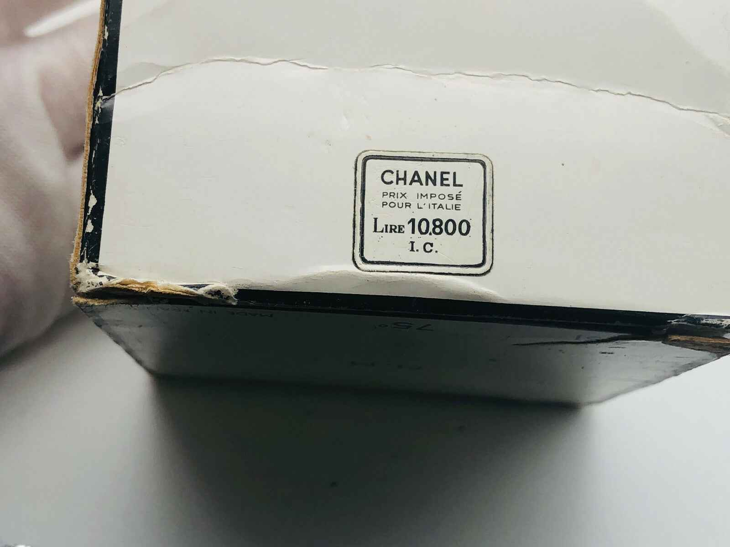 Scatola vintage del Profumo Chanel N 5 con etichetta e prezzo originale in lire