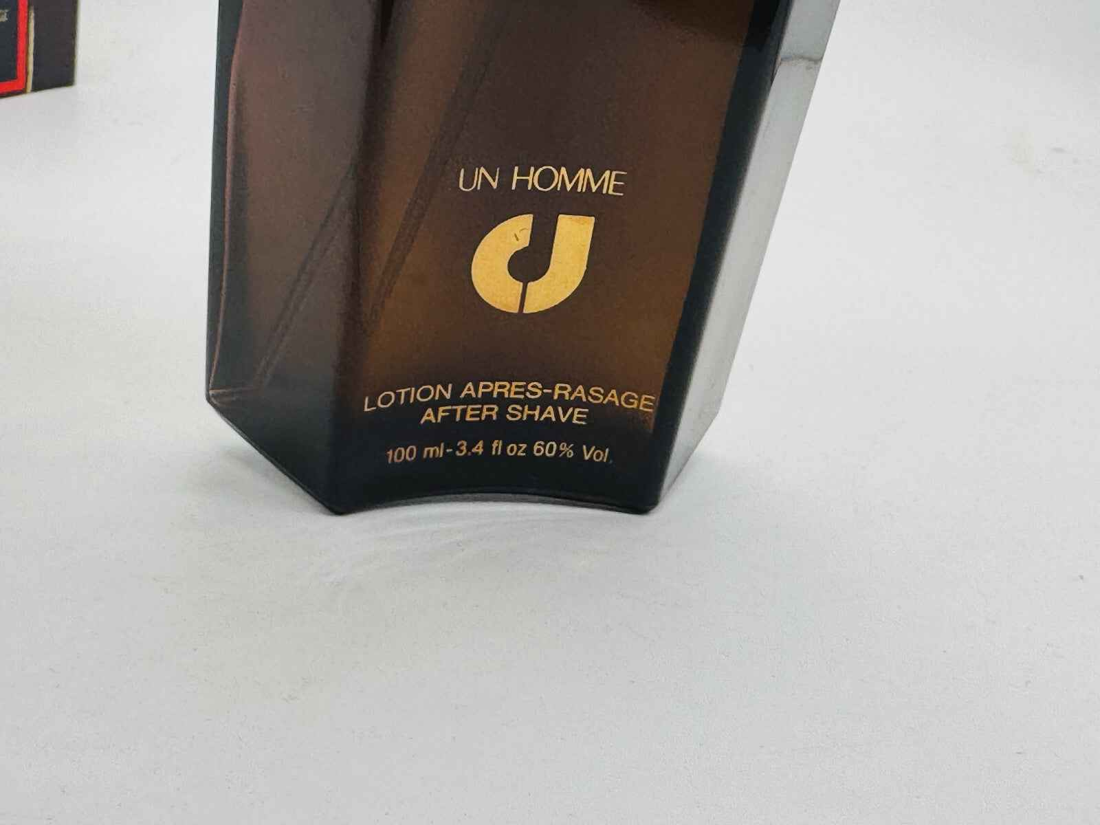 Lotion après-rasage Charles Jourdan Un Homme Vintage in flacone elegante da 100 ml