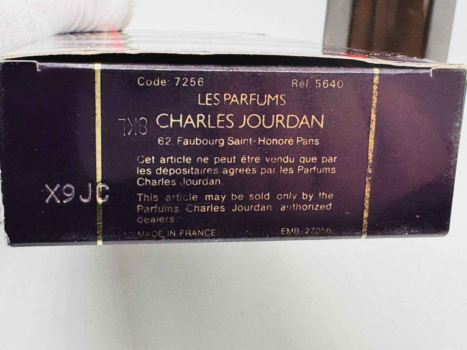 Scatola di profumo Charles Jourdan Un Homme Vintage, elegante e raffinata con dettagli dorati