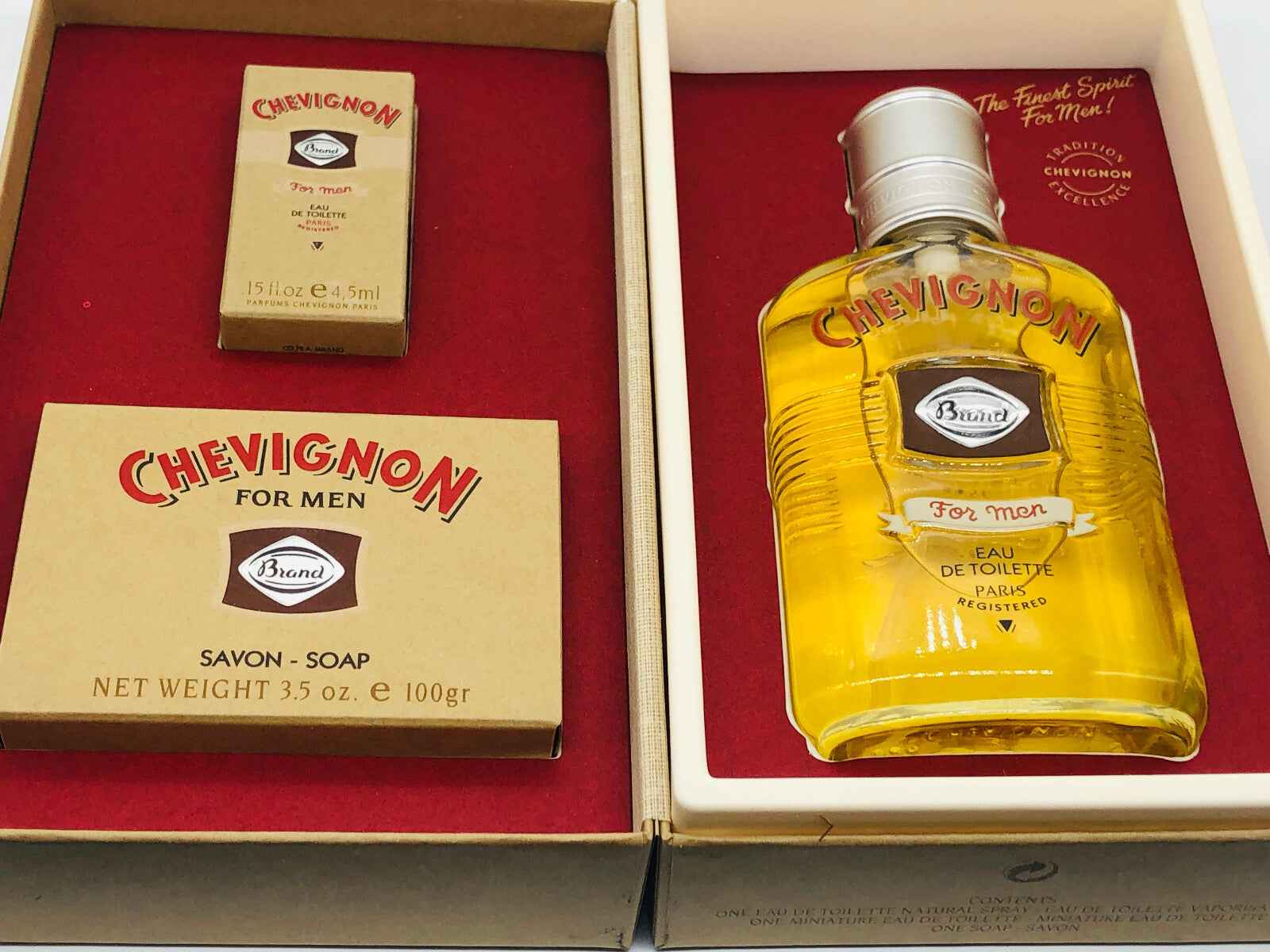 Set regalo con profumo Chevignon Vintage e sapone, presentato in elegante confezione rossa